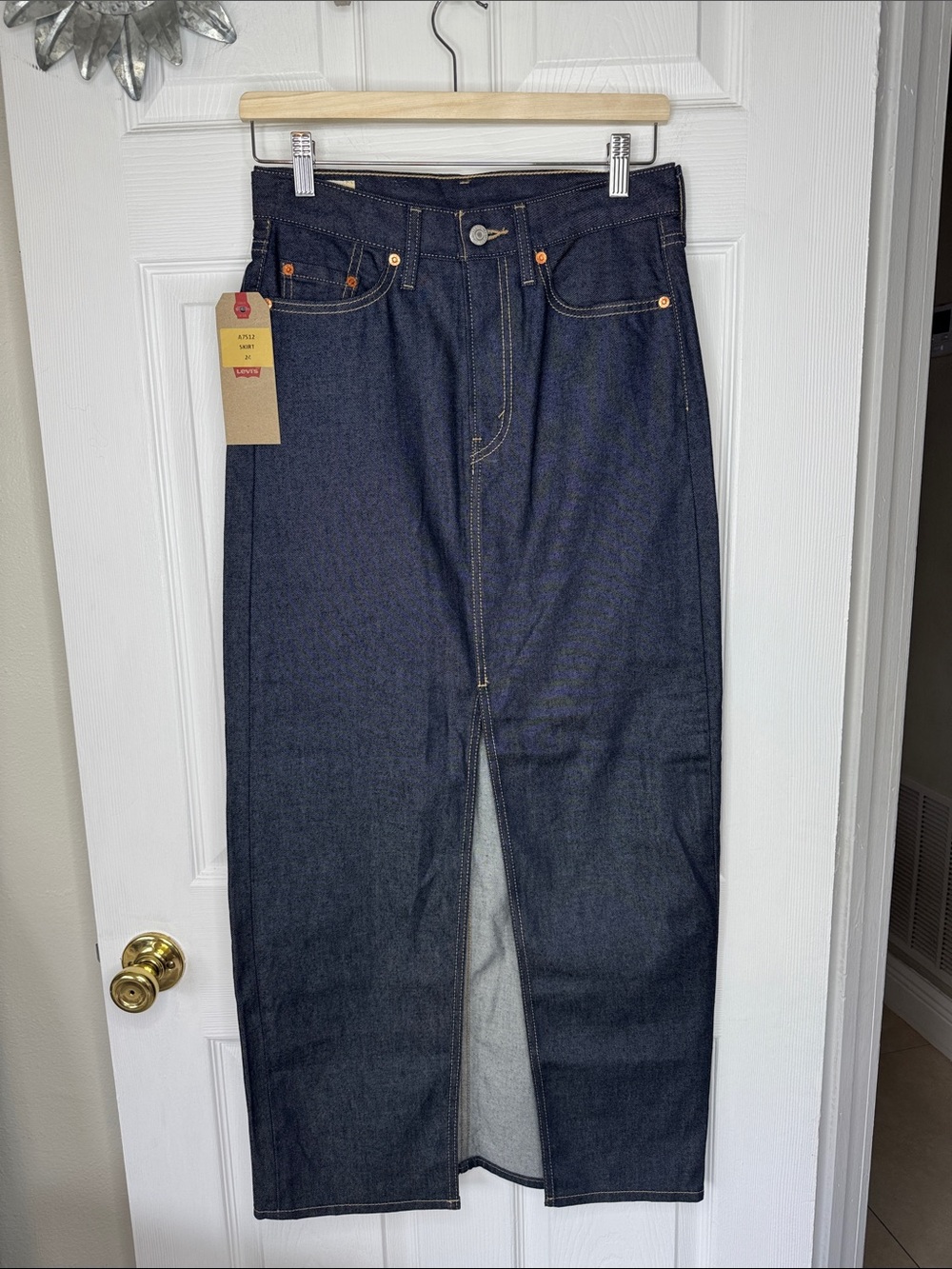 Levi's Women’s Ankle Column Skirt NWT Sz 24. Midi length. Front Slit.